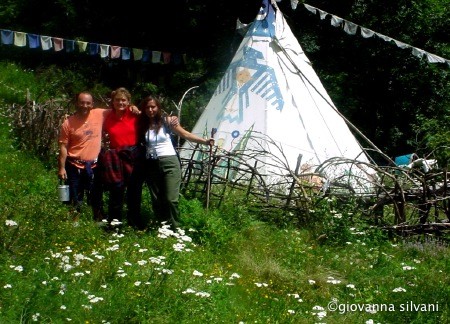 Freunde beim Tipi